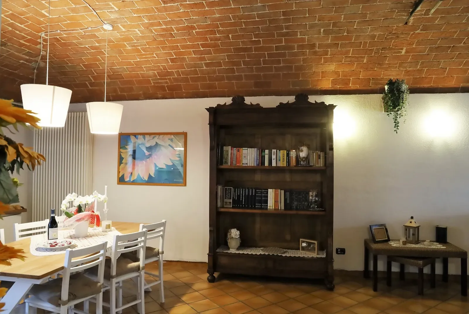 La libreria antica e la zona pranzo